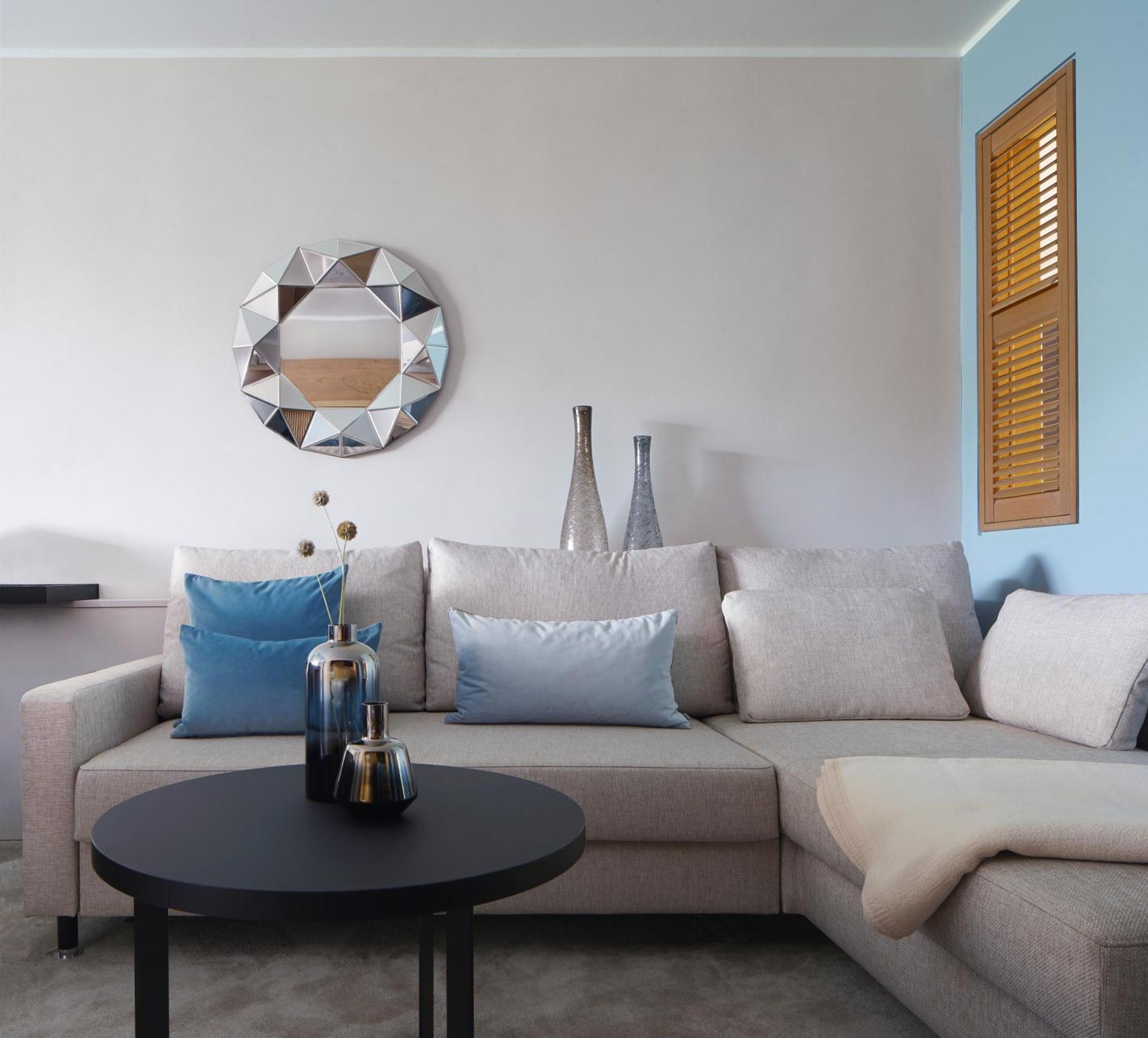 Das Тегернзее Екстериор снимка A modern sectional sofa